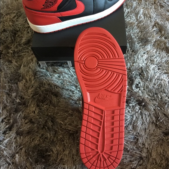 Air Jordan 1 Mid - Picture 3 of 3